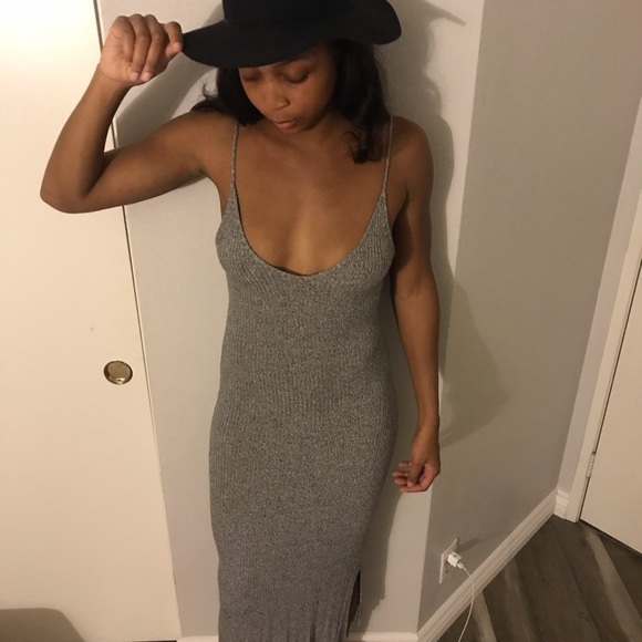 Dresses & Skirts - Fitted gray midi dress